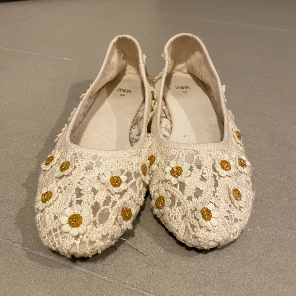 Zara Cream Lace Flats with Gold Floral Details